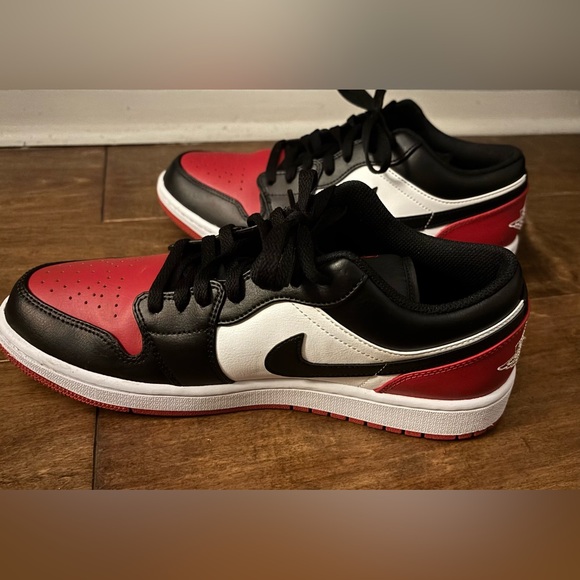 Men's Air Jordan 1 low Black and Red Sneakers - Picture 6 of 9